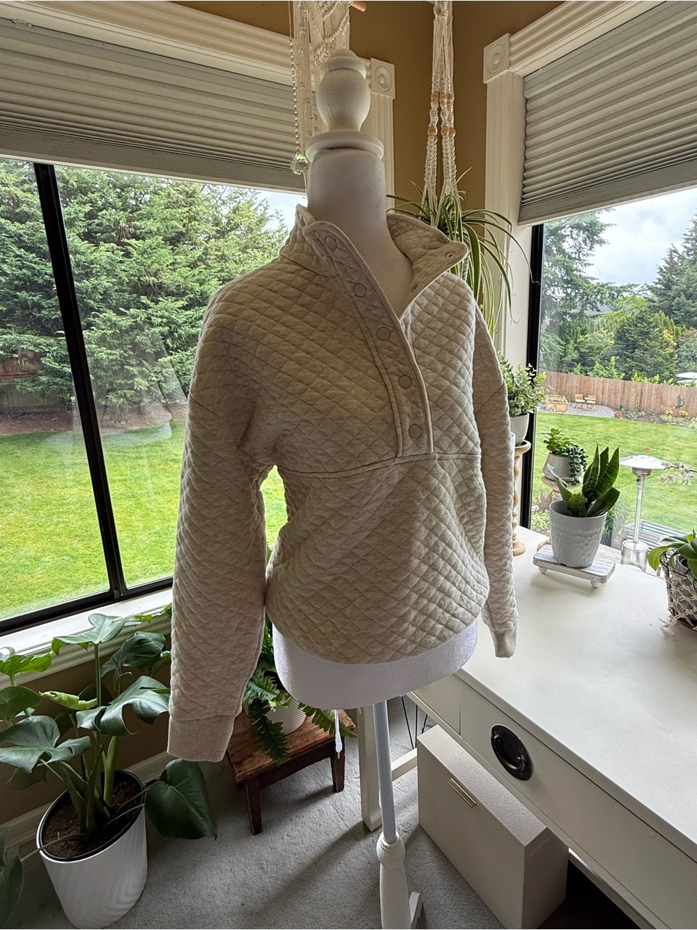 Banana Republic Quilted Cream Pullover